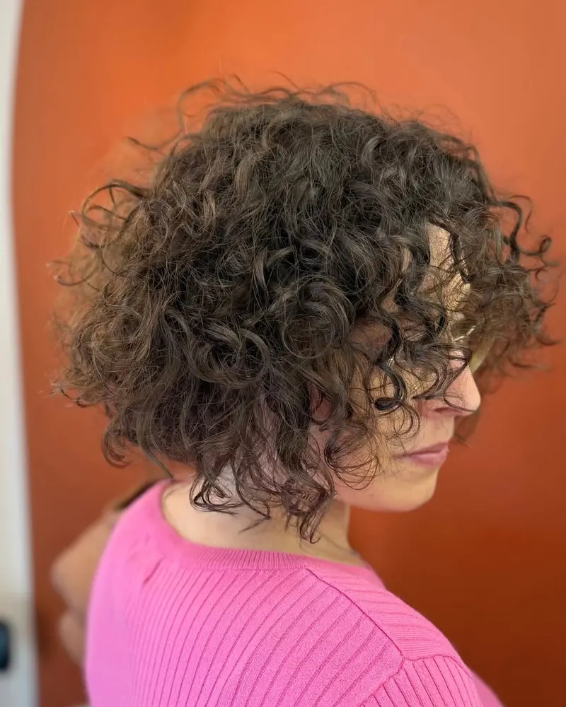 Taglio bob su capelli ricci — Emmedi Parrucchieri su Facebook